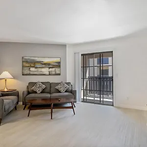 Apartment Newly Renovated 2br W Pool By Gia Phoenix